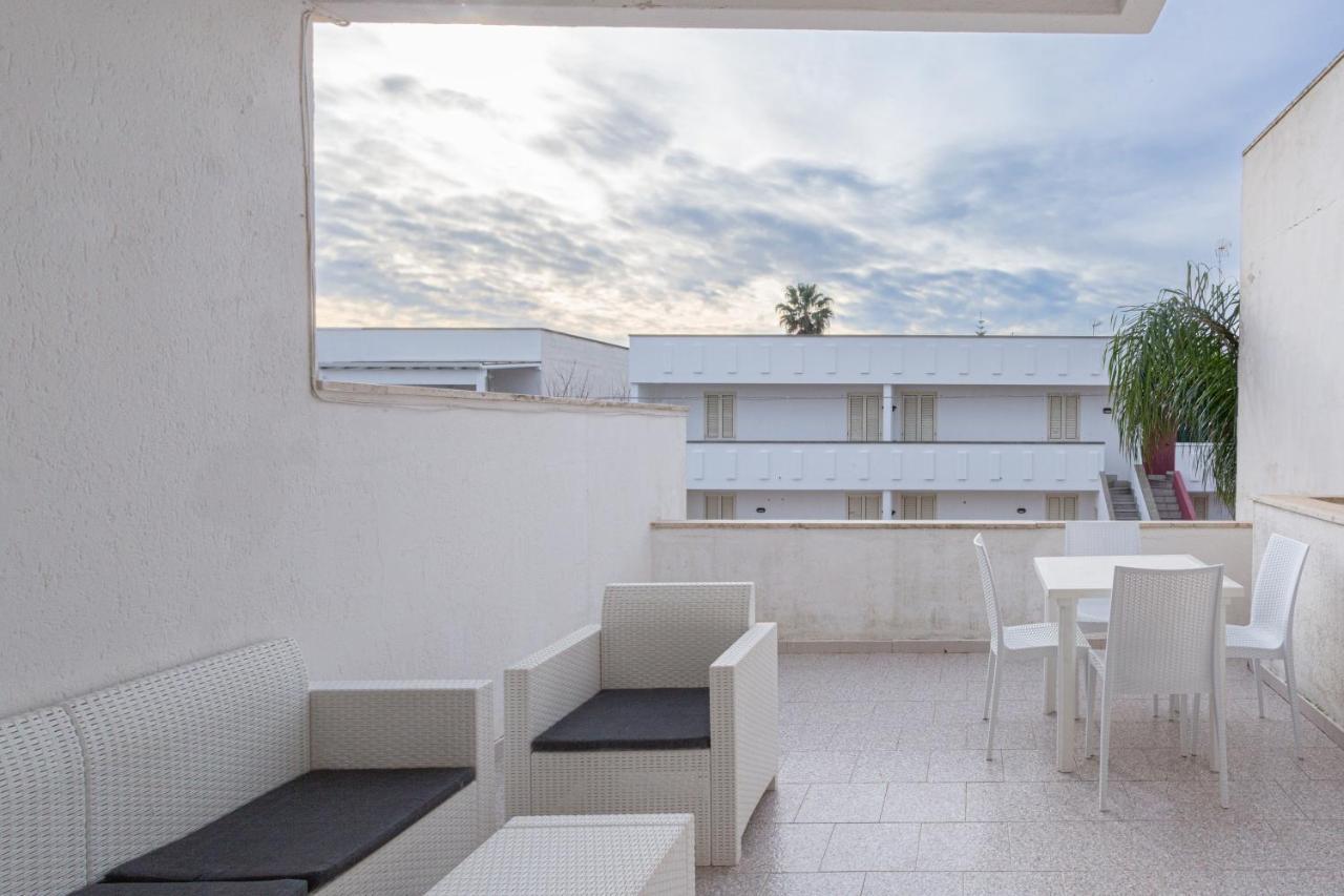 Appartamento A 150 M Dal Mare Climatizzato Con Bellissimo Patio Esterno Torre Pali Extérieur photo