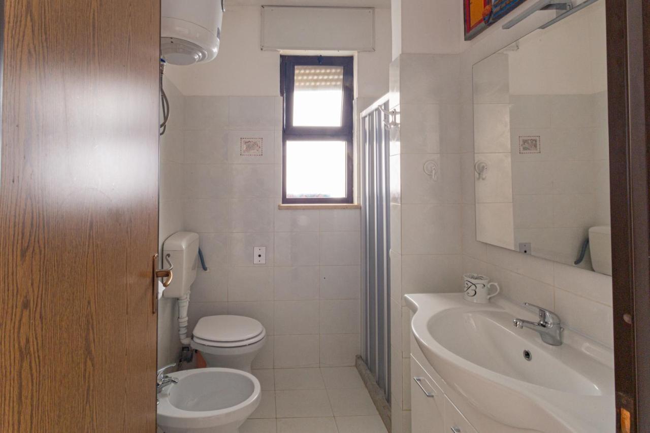 Appartamento A 150 M Dal Mare Climatizzato Con Bellissimo Patio Esterno Torre Pali Extérieur photo
